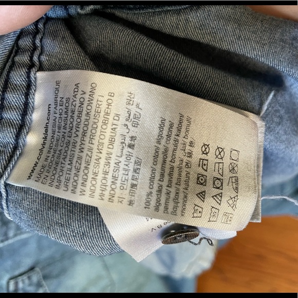 EUC mens Calvin Klein snap up shirt size small. 100% cotton - Picture 6 of 6